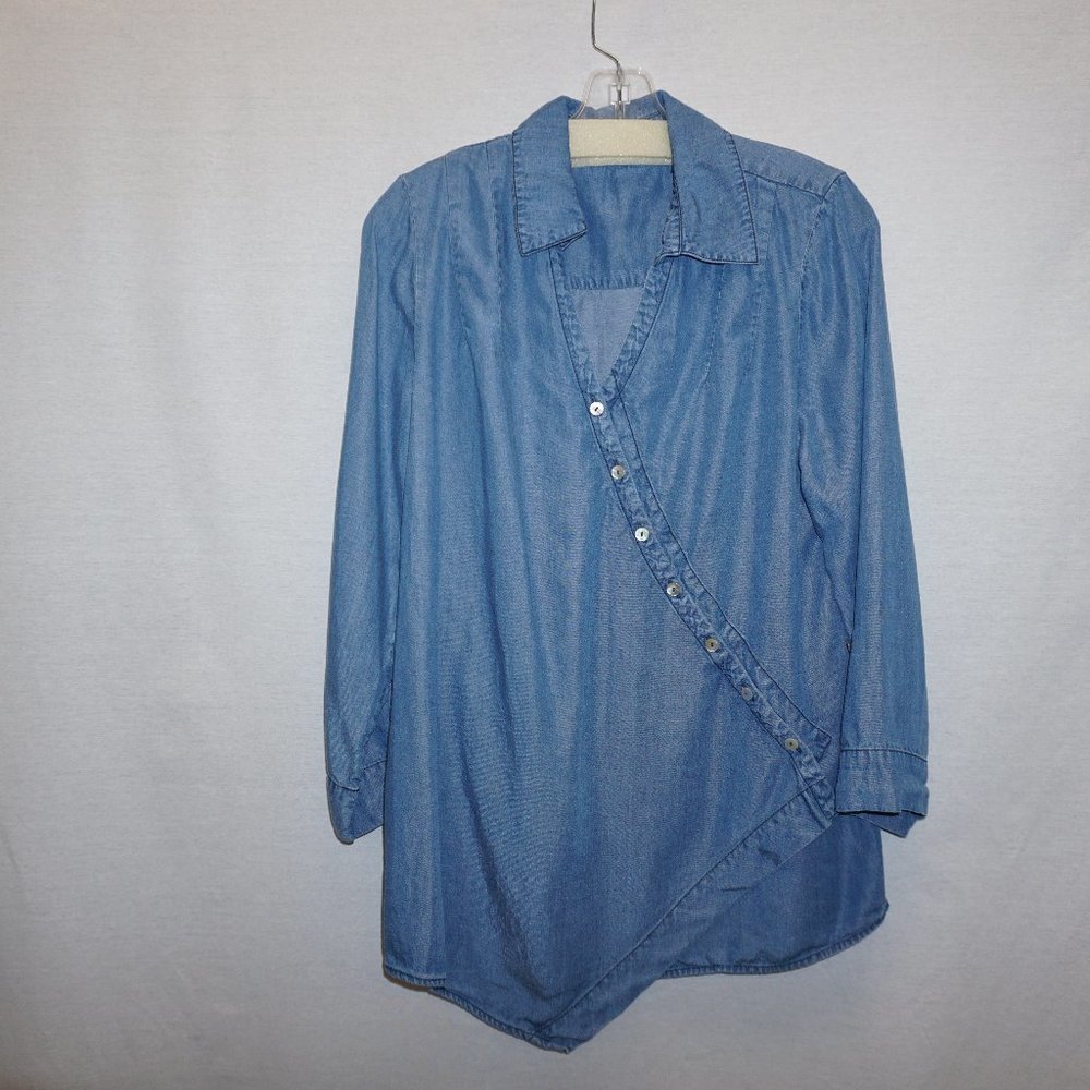 Blue denim Chambray Popover  Top assymetrical buttons P M
